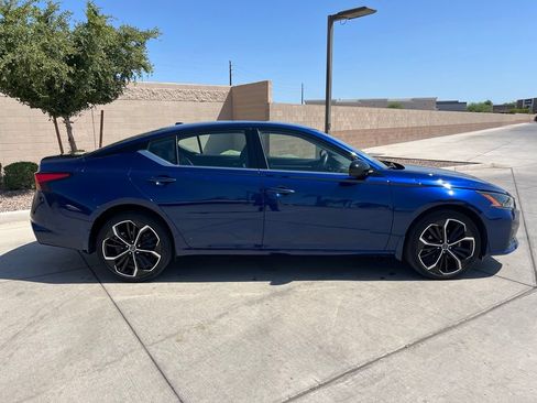 Used 2023 Nissan Altima 2.5 SR AWD/4WD image 7