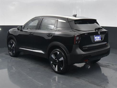 Used 2025 Nissan Kicks SR w/ SR Premium Package FWD image 19
