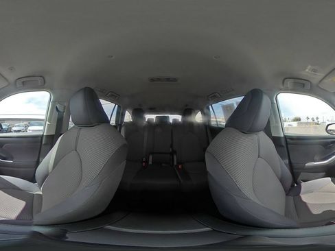 Used 2025 Toyota Highlander LE FWD image 43