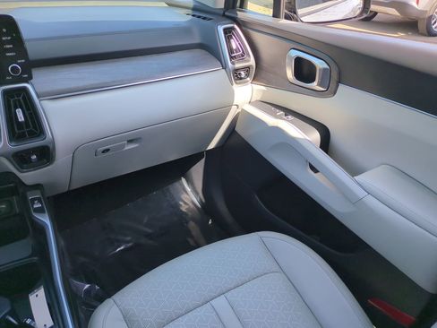Used 2022 Kia Sorento EX w/ Panoramic Sunroof Package FWD image 17