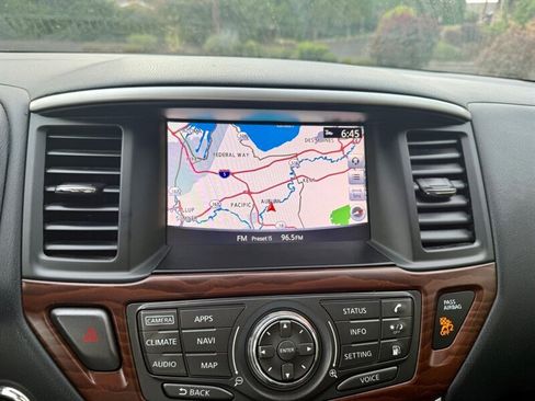 Used 2018 Nissan Pathfinder Platinum AWD/4WD image 12