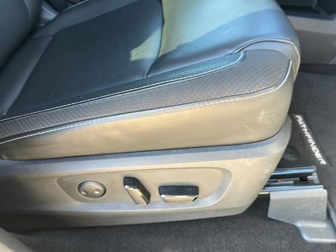 Used 2023 Nissan Pathfinder SL image 26