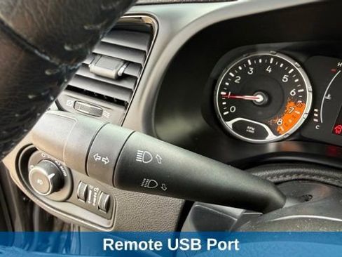 Used 2016 Jeep Renegade Latitude AWD/4WD image 17