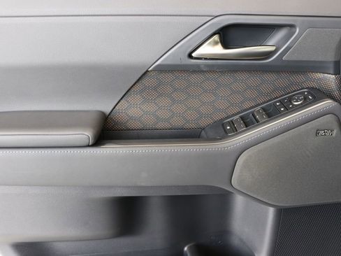 Used 2024 Lexus GX 550 w/ Accessory Package (Z1) image 15