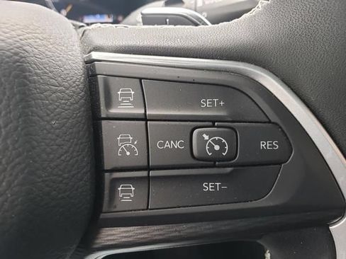 Used 2024 Jeep Grand Cherokee Altitude AWD/4WD image 26