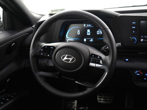 Certified 2025 Hyundai Elantra Sport image 14