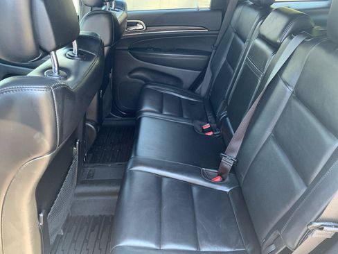 Used 2019 Jeep Grand Cherokee Limited AWD/4WD image 9