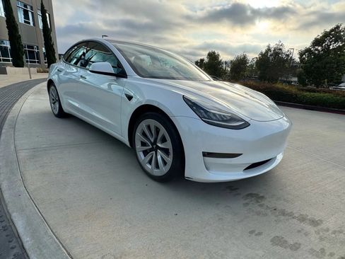 Used 2023 Tesla Model 3 Standard Range RWD image 3