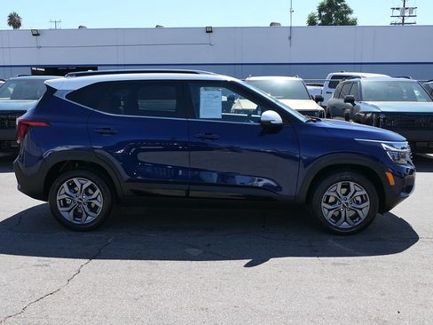 Used 2024 Kia Seltos S AWD/4WD image 2