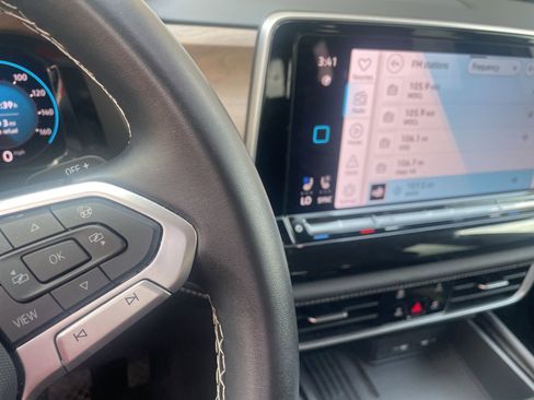 Used 2025 Volkswagen Atlas SE image 21