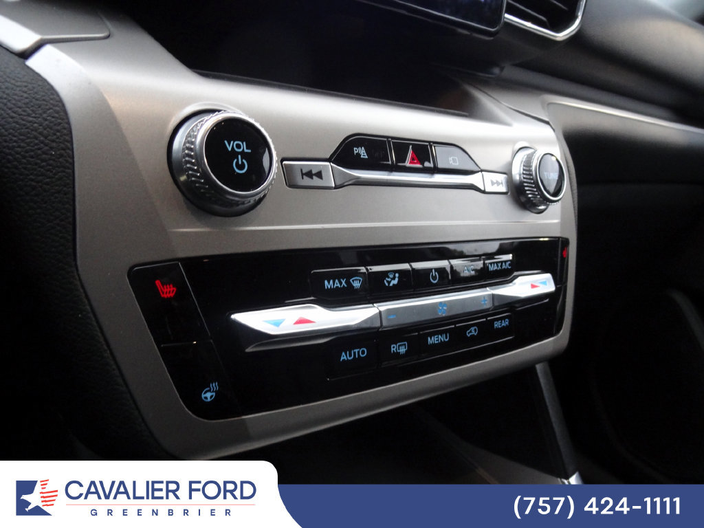 Used 2022 Ford Explorer XLT w/ Equipment Group 202A AWD/4WD image 11