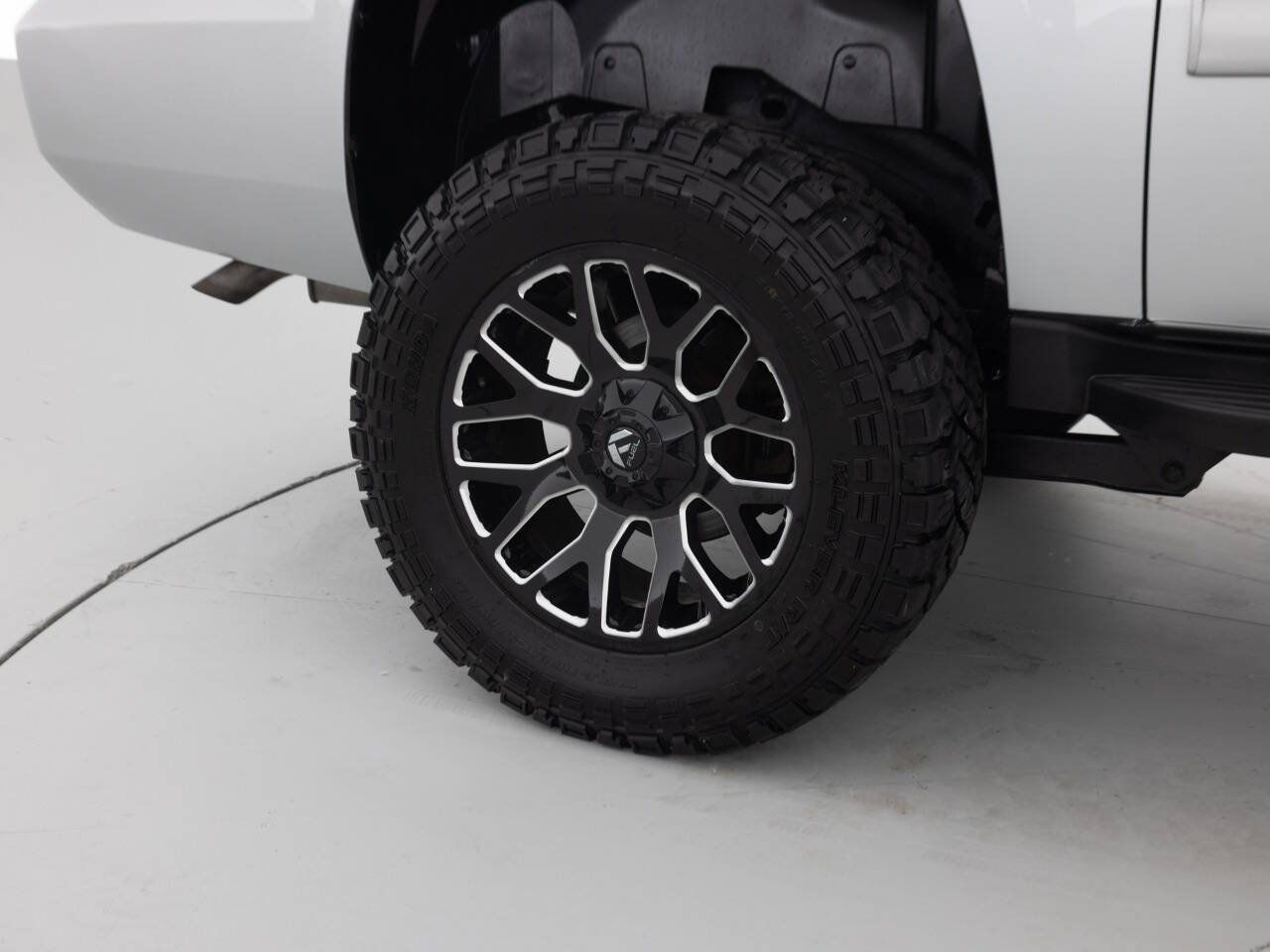 Used 2013 Chevrolet Suburban LT w/ Luxury Package AWD/4WD image 21