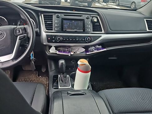 Used 2016 Toyota Highlander LE AWD/4WD image 13