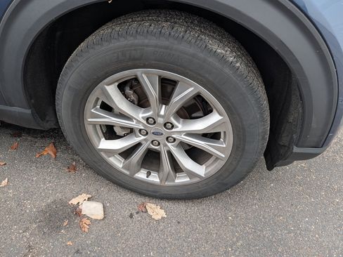 Used 2020 Ford Explorer XLT w/ Equipment Group 202A image 3