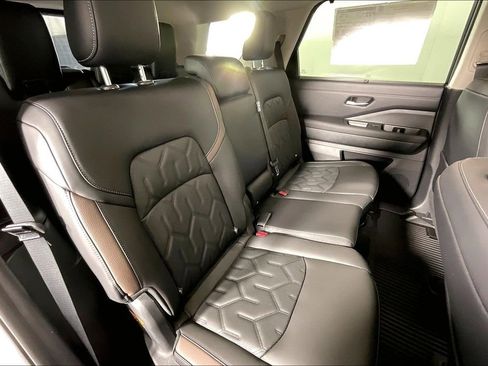 New 2026 Nissan Pathfinder Platinum w/ Cargo Package AWD/4WD image 19