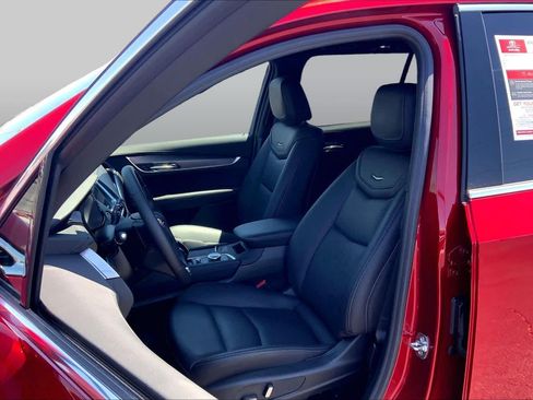 Used 2025 Cadillac XT6 Luxury FWD image 8