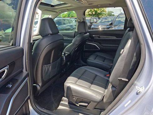 Used 2024 Kia Telluride EX w/ EX Captain's Chair Package AWD/4WD image 8