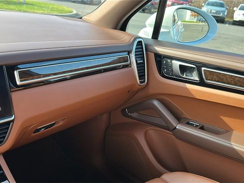 Used 2023 Porsche Cayenne image 20
