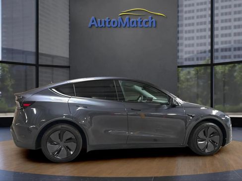 Used 2026 Tesla Model Y Long Range RWD image 11