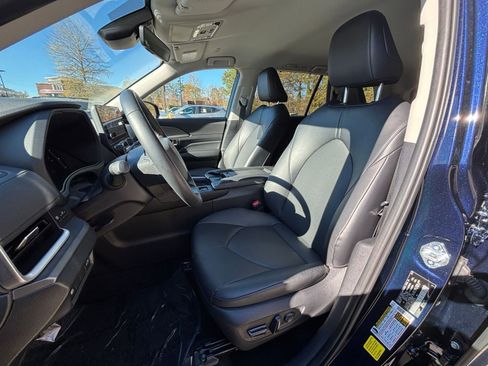 Used 2025 Toyota Grand Highlander XLE image 36