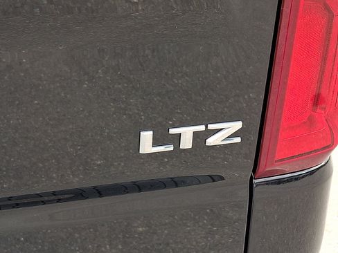 Used 2019 Chevrolet Silverado 1500 LTZ w/ LTZ Plus Package AWD/4WD image 33