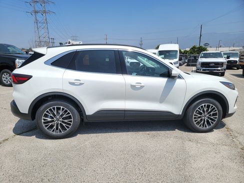 New 2024 Ford Escape SE w/ PHEV Premium Package FWD image 3