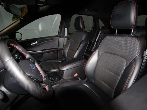 Used 2025 Ford Escape ST-Line w/ Equipment Group 301A image 4