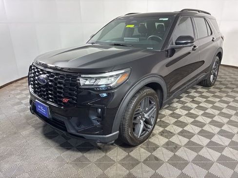 Certified 2025 Ford Explorer ST AWD/4WD image 3