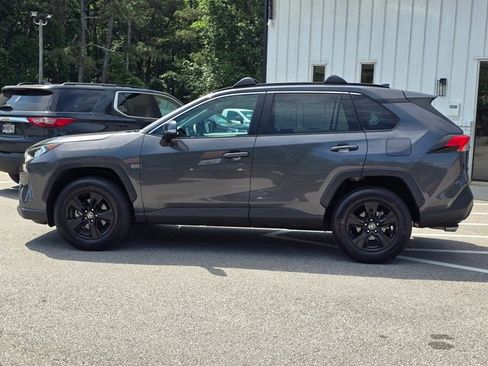 Used 2021 Toyota RAV4 XLE FWD image 3