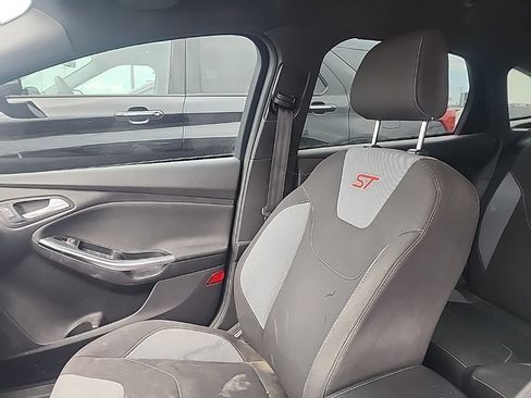 Used 2018 Ford Focus ST FWD image 18
