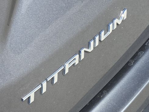 Used 2024 Ford Edge Titanium image 10