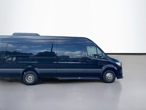 Used 2023 Mercedes-Benz Sprinter 3500 image 2