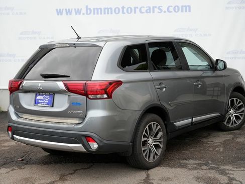 Used 2016 Mitsubishi Outlander SE AWD/4WD image 3