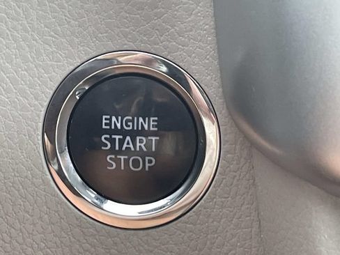 Used 2018 Toyota Highlander Limited FWD image 30