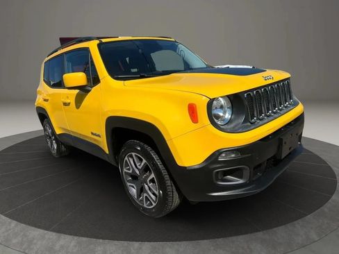 Used 2016 Jeep Renegade Latitude w/ Popular Equipment Group AWD/4WD image 3