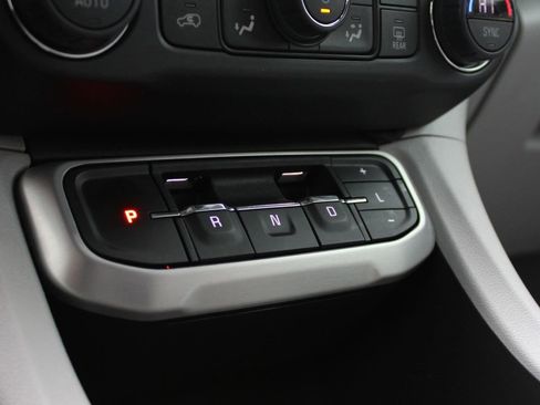 Used 2023 GMC Acadia SLT w/ Preferred Package image 32