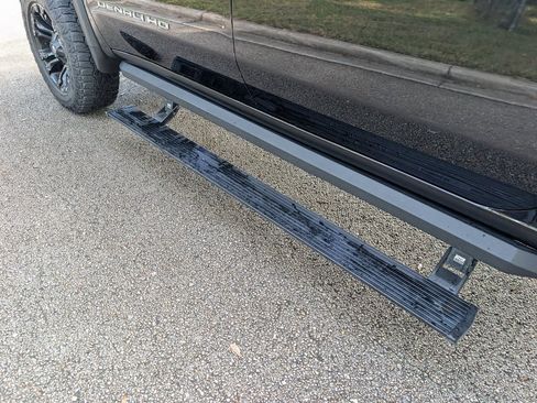 Used 2020 GMC Sierra 2500 Denali w/ Denali Ultimate Package image 12