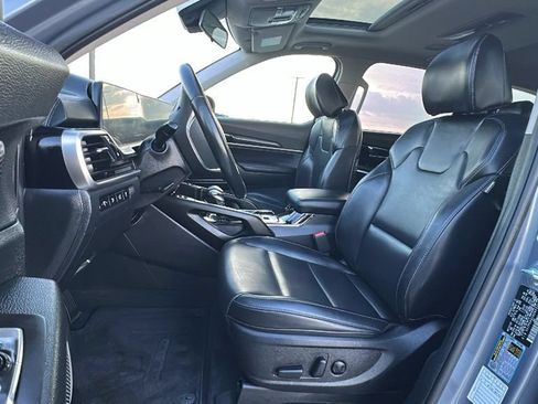 Used 2025 Kia Telluride S FWD image 5