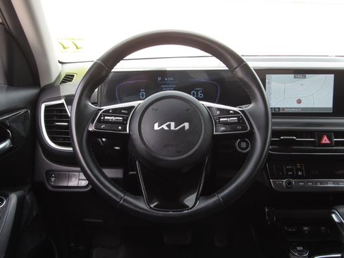 Used 2025 Kia Seltos S FWD image 19