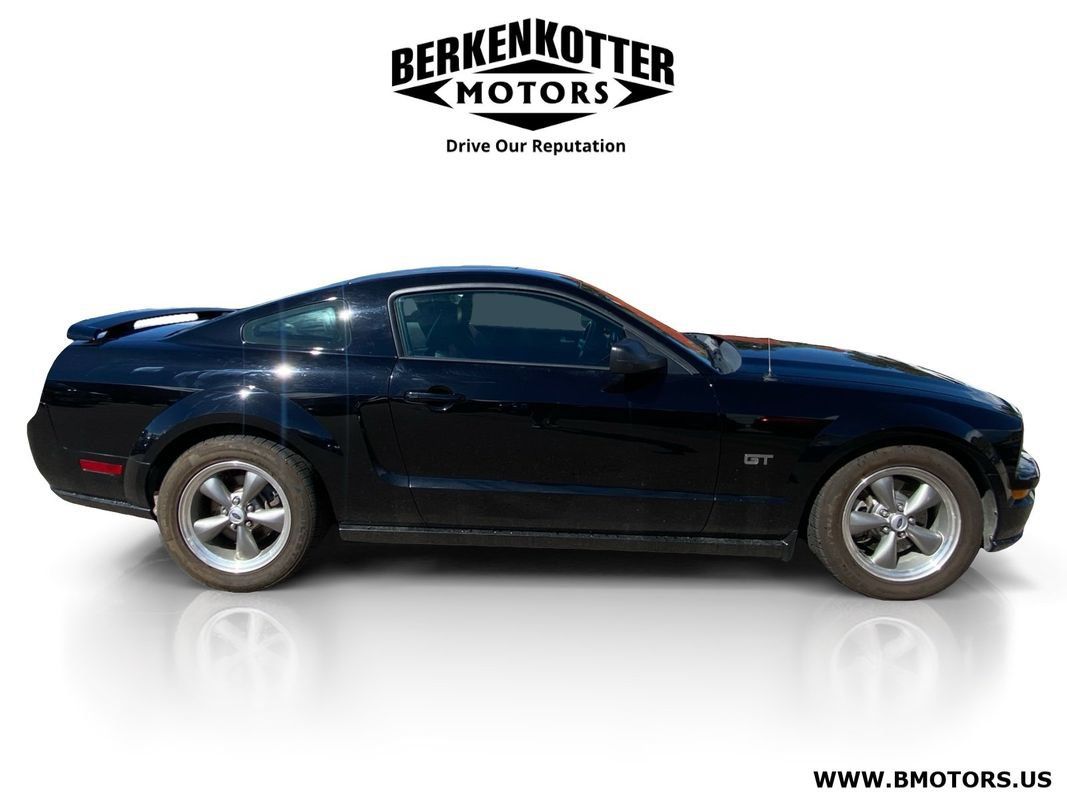 Used 2006 Ford Mustang GT RWD image 2
