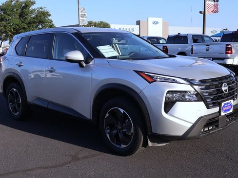 Used 2025 Nissan Rogue SV FWD image 11