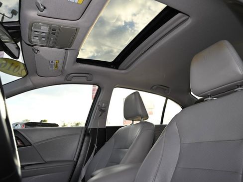 Used 2016 Honda Accord Touring image 22