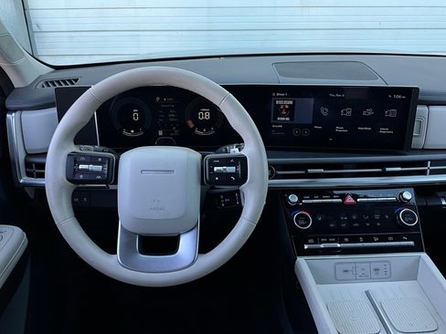 Used 2025 Hyundai Santa Fe SEL image 15