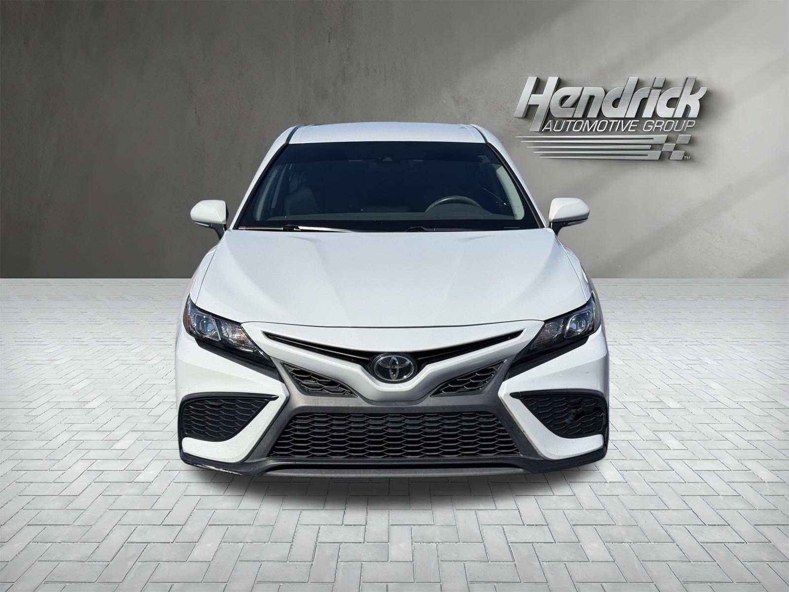 Used 2024 Toyota Camry SE FWD image 3