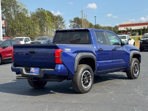 Used 2025 Toyota Tacoma TRD Off-Road AWD/4WD image 3