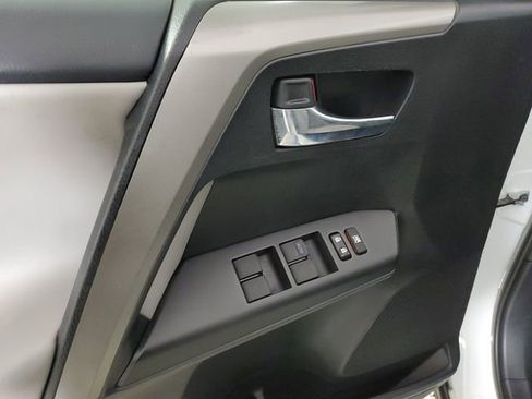 Used 2018 Toyota RAV4 XLE FWD image 20