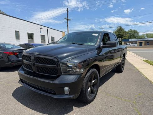 Used 2018 RAM 1500 Express w/ Black Ram 1500 Express Group AWD/4WD image 5