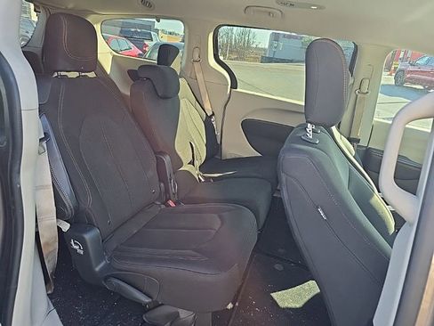 Used 2017 Chrysler Pacifica LX w/ Tire & Wheel Group image 14