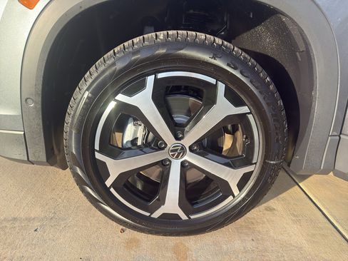 New 2026 Volkswagen Tiguan SE image 16