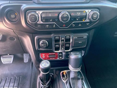 Used 2022 Jeep Wrangler Unlimited Rubicon AWD/4WD image 46